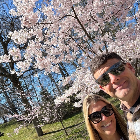 Meet your Posher, Lara - Picture 1 of 1